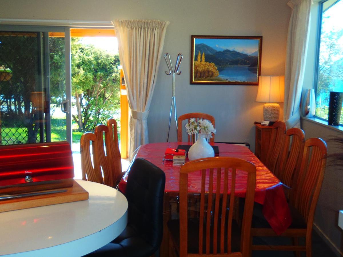 Lakefront Fantail Cottage Lake Hawea, Wanaka Dış mekan fotoğraf