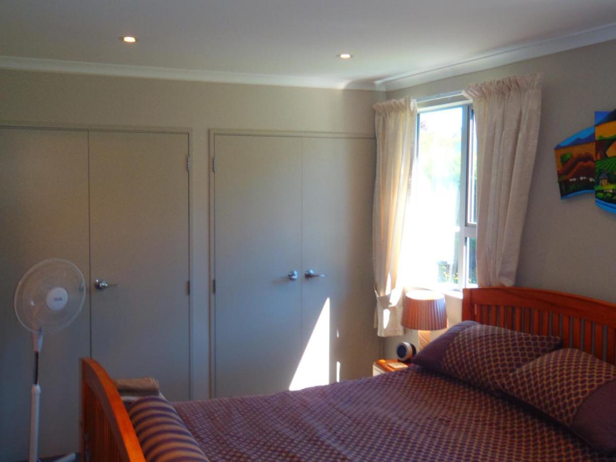 Lakefront Fantail Cottage Lake Hawea, Wanaka Dış mekan fotoğraf