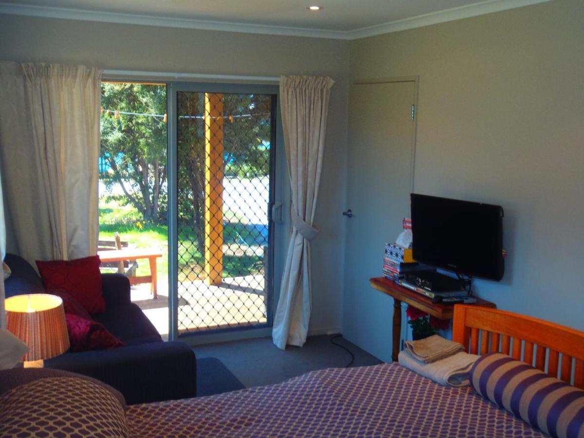Lakefront Fantail Cottage Lake Hawea, Wanaka Dış mekan fotoğraf