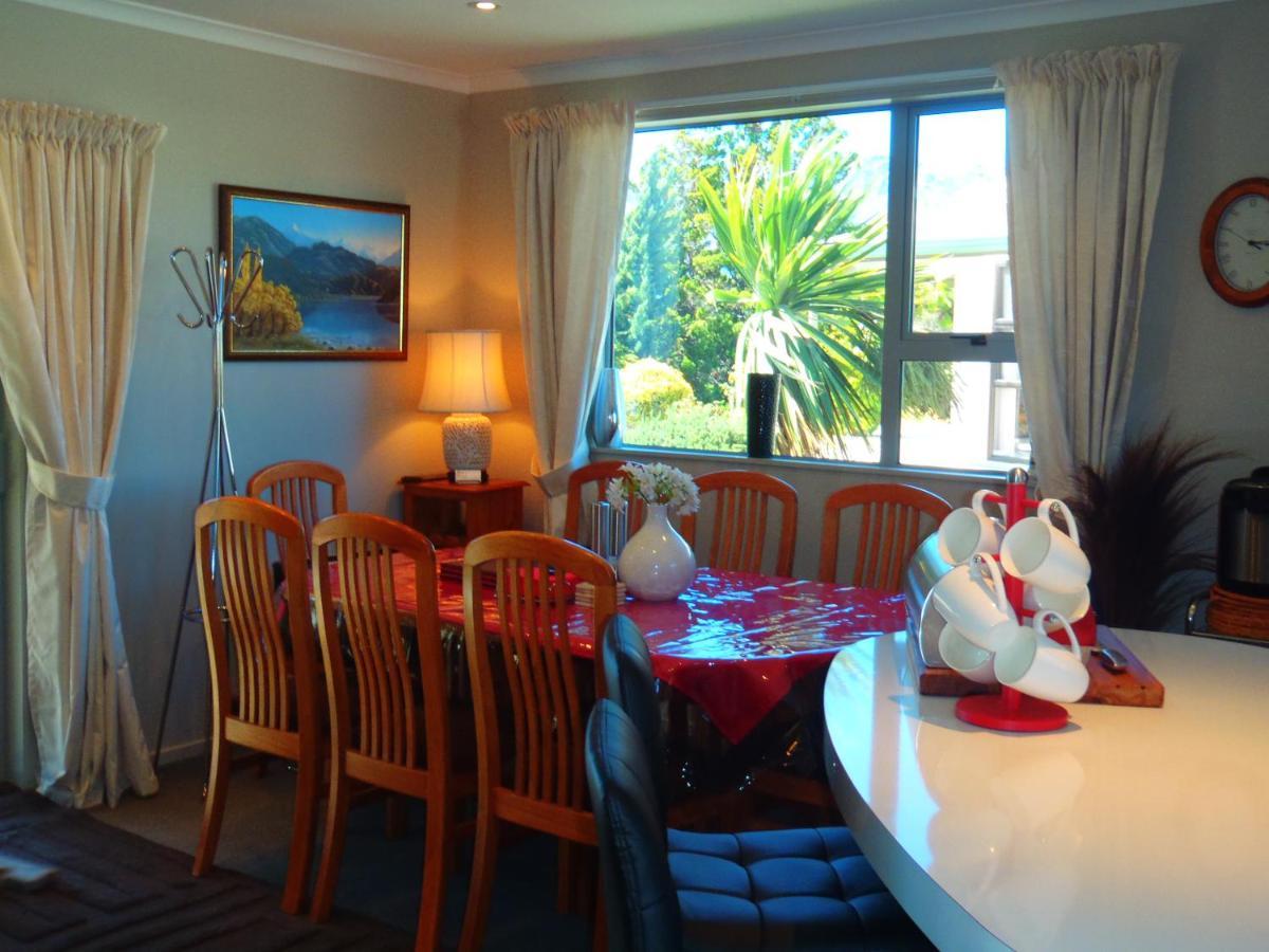 Lakefront Fantail Cottage Lake Hawea, Wanaka Dış mekan fotoğraf